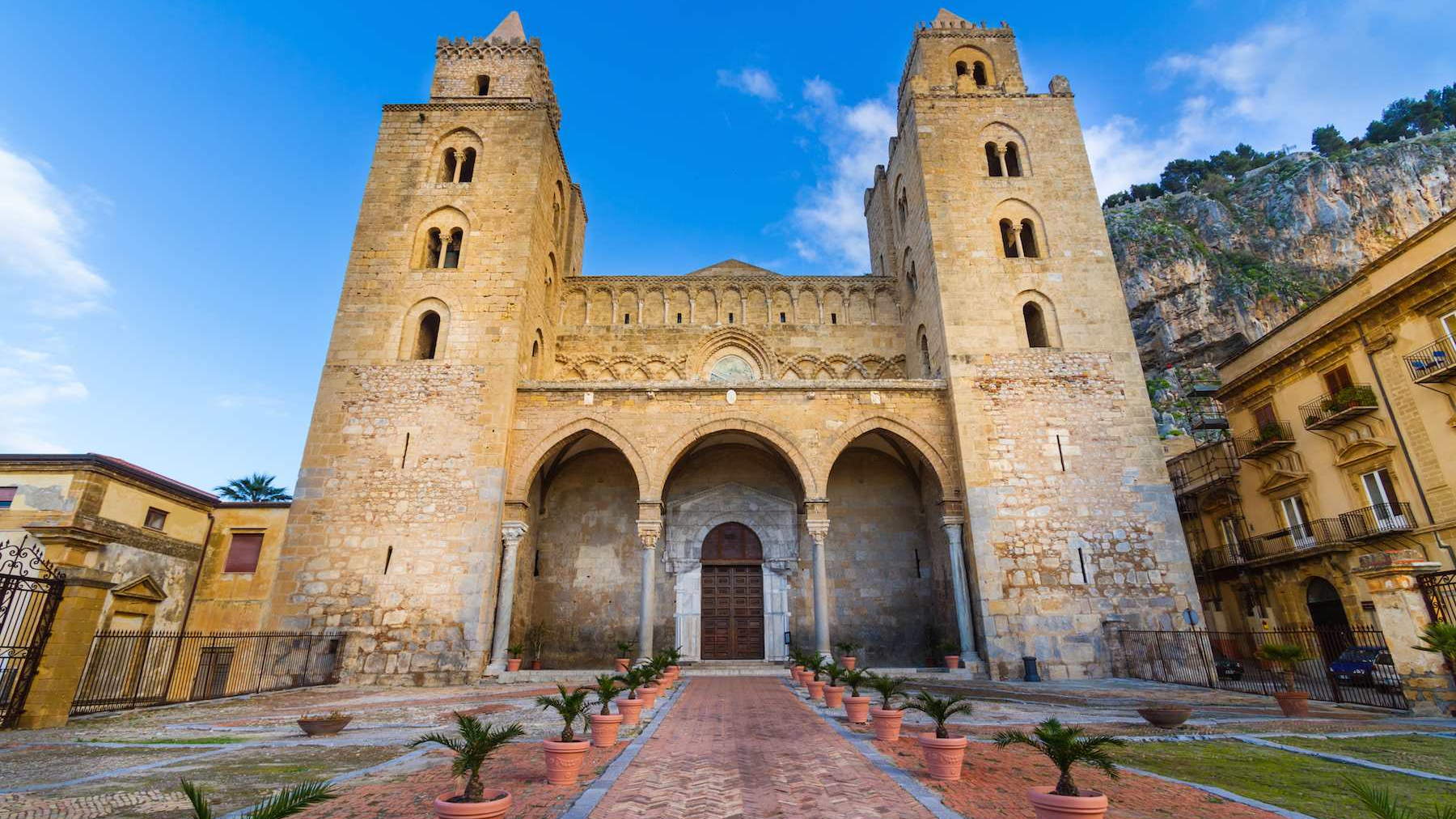 THE TOWN OF CEFALU - Cefalù in Casa